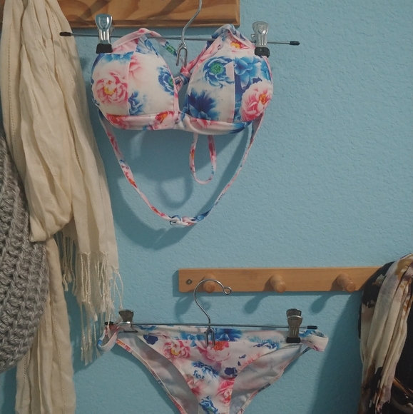 Bikini set - Picture 1 of 3